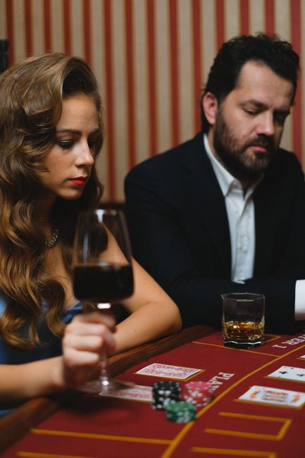Why Most Casino Players Lose (And How the 1% Win)