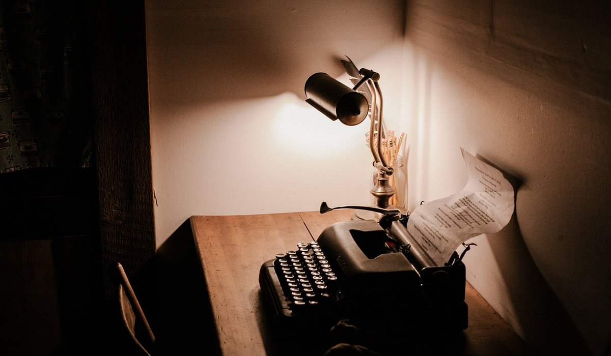 Journaling Prompts to Unwind Before Going to Bed